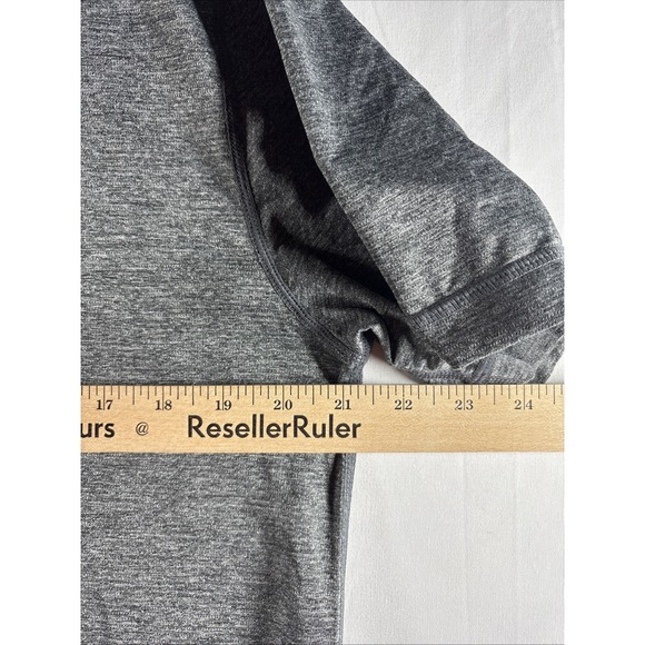 Vuori Men's Heather Long Grey Short Sleeve T-Shirt Athletic Gym Running Workout - Picture 2 of 5